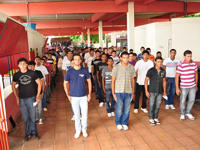 Jovens recebem certificado de dispensa do Serviço Militar