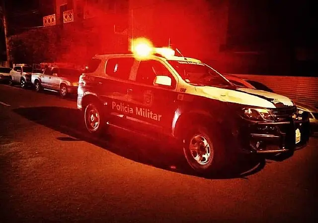 Homem é preso após ameaçar os pais com faca em Campo Grande