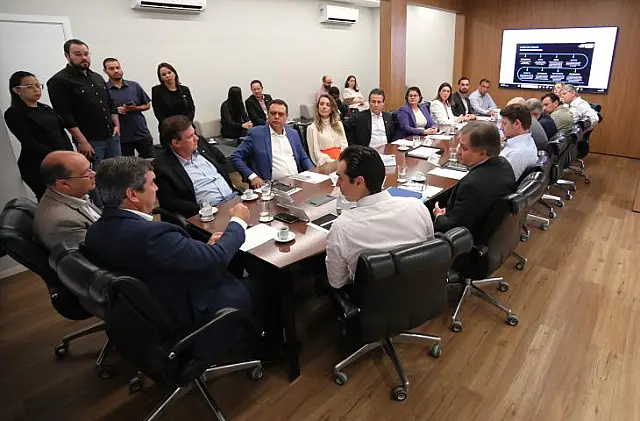 Governador reúne secretários para assinatura dos contratos de gestão
