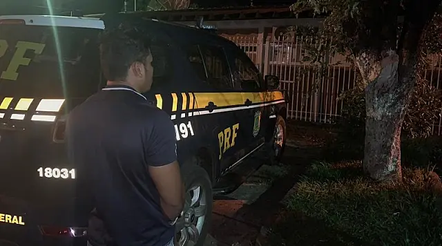 PRF apreende cocaína enrolada em meia de passageiro