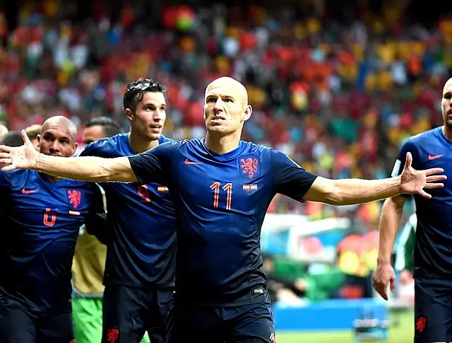 Com direito a 'olé', Holanda atropela Espanha em Salvador