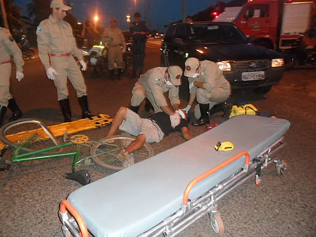 Ciclista é atropelado na Avenida Pantaneta
