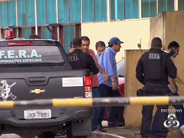 Prefeito acusado de pedofilia se entrega