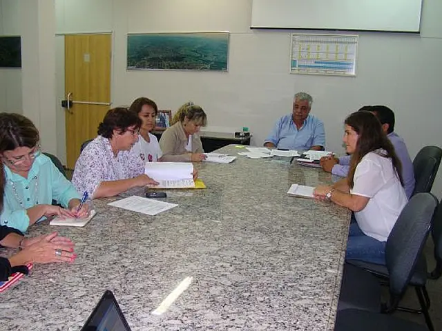 Secretária da Setas entrega kits escolares e participa de reunião em Aquidauana