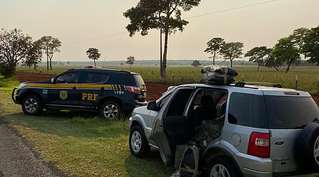 PRF encontra carro abandonado em Guia Lopes da Laguna com 380 kg de maconha