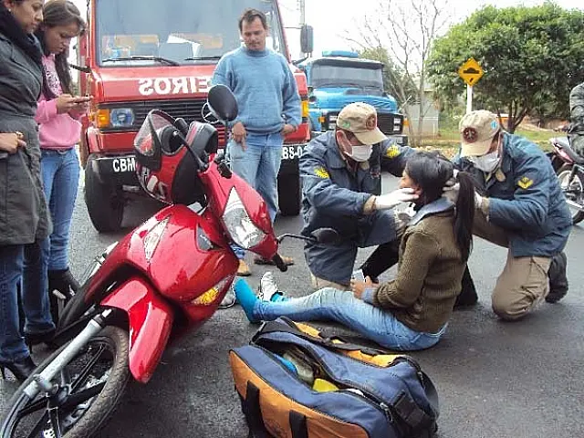 Acidente deixa motoqueira ferida na Teodoro Rondon