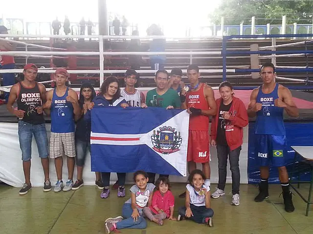 Escola de boxe de Anastácio cumpre papel social e forma campeões