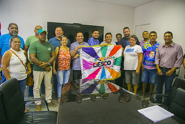 Prefeito de Corumbá antecipa repasses para Escolas de Samba