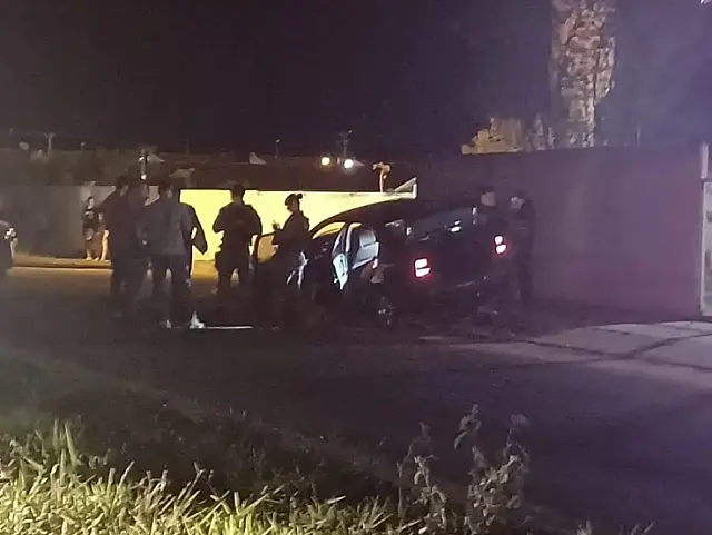 Homens são mortos a tiros em frente de residencial