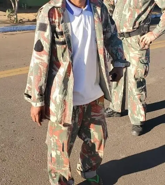 Em Miranda, homem com tornozeleira eletrônica é detido usando farda da PMA