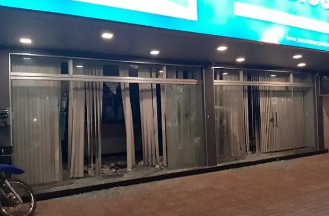 Três loja da mesma empresa são atacadas na fronteira