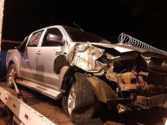 Motorista cai em ribanceira com caminhonete lotada de maconha