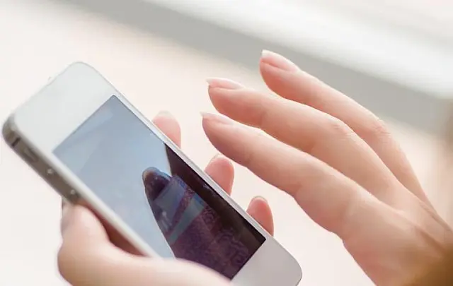 Homem suspeita que a ex furtou seu celular para xingar contatos femininos