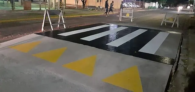 Rua de Aquidauana ganha passarela elevada para pedestres