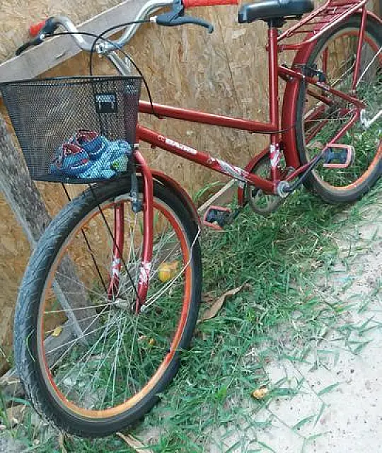 Homem tem bicicleta furtada ao observar skatistas na prainha de Anastácio