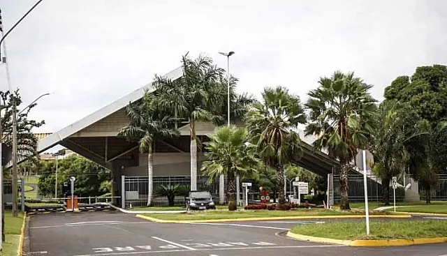 Aglomeração, som alto e direção: dono de Porsche irrita moradores e provoca barraco no Damha
