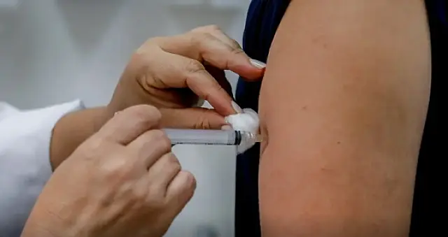 Especialistas pedem mais vacinação contra aumento da dengue no verão