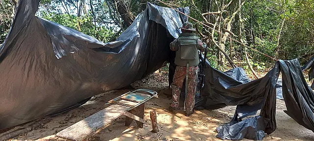 PMA desmonta acampamento de caçadores à margem do rio Apa na fronteira
