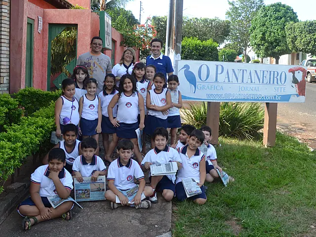 Alunos da Irene Cicalise visitam jornal O Pantaneiro