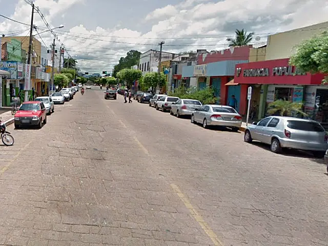 Bandidos arrombam vidraça de farmácia e fogem com R$ 720