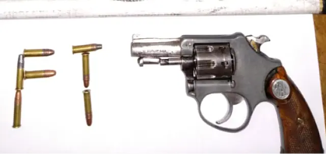 Grupo abaixa cabeça, chama atenção da PM e um é preso com arma em Anastácio