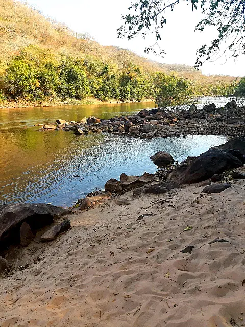 Bombeiros retomam buscas por jovem desaparecido no Rio Aquidauana