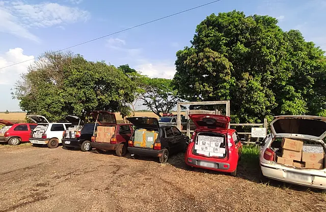 Polícia apreende comboio de muambeiros com essência de narguilé