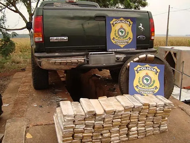 PRF apreende caminhonete com 150 quilos de maconha