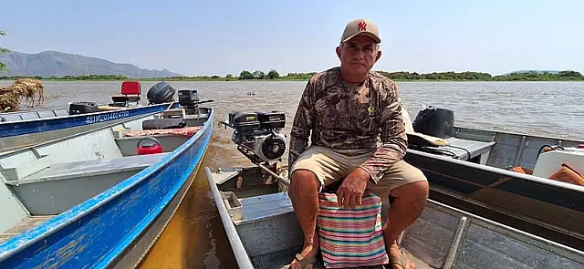 Ribeirinho viaja de barco por 3h para garantir aposentadoria em Corumbá