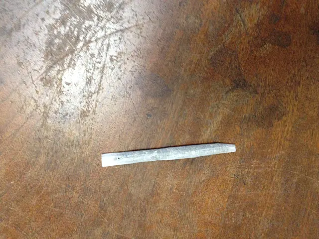 Jovem é levada à delegacia após ser flagrada com cigarro de maconha na bolsa