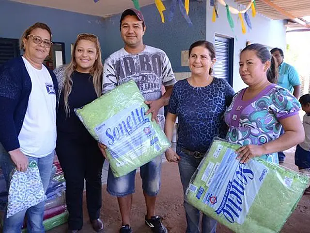 GMDSES entrega cobertores nas doze aldeias do município