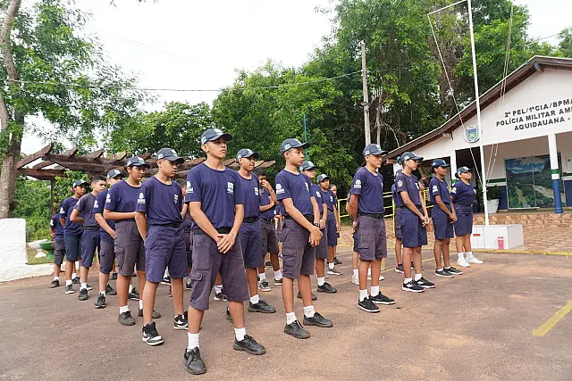 Patrulha Mirim realiza visita educativa à PMA de Aquidauana