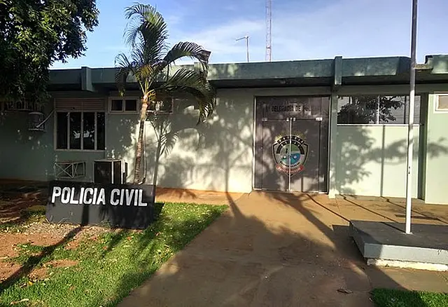 Homem usa fivela de cinto para tentar fugir de delegacia em MS
