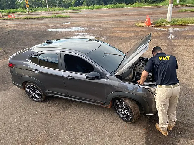 PRF recupera veículo furtado na BR-267