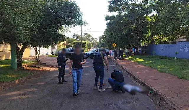 Homem é morto em frente à escola após discussão com mulheres em Dourados