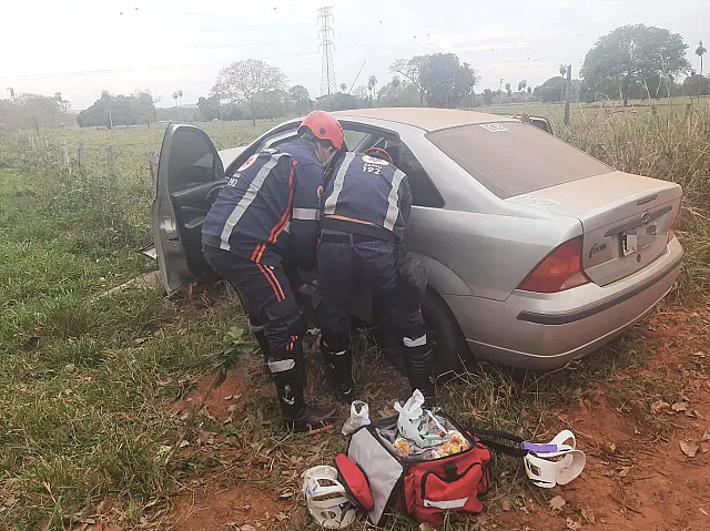 Mulher bate em poste de cerca na estrada Pedra Negra em Anastácio
