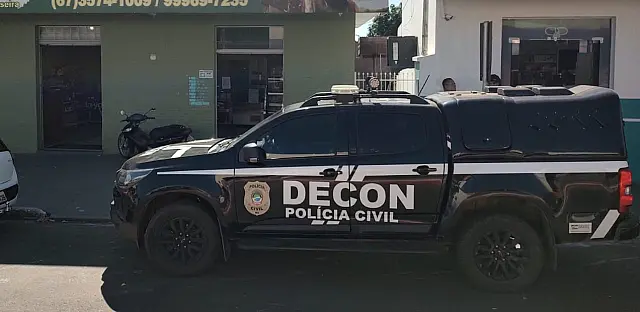 Em Inocência, dois comerciantes são preso por vender produtos impróprios