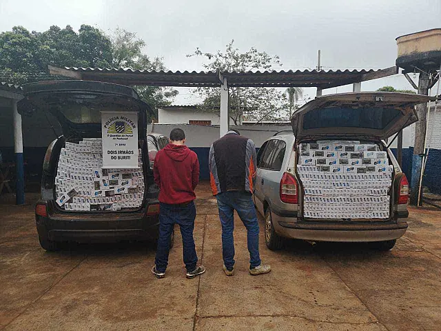 PM apreende carros lotados de cigarro em Dois Irmãos do Buriti