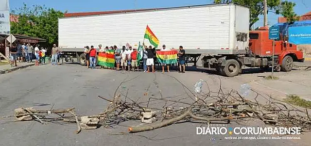 Bolivianos fecham fronteira com Corumbá e pedem 2° turno nas eleições presidenciais
