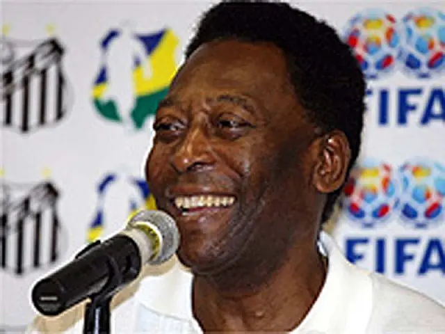 Santos fala em inscrever Pelé no Mundial para transformá-lo em tri único