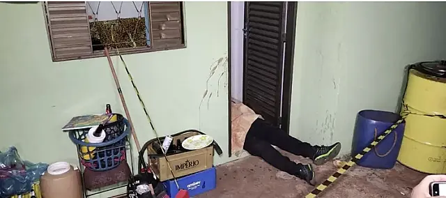 Dupla executa homem com 7 tiros em quitinete