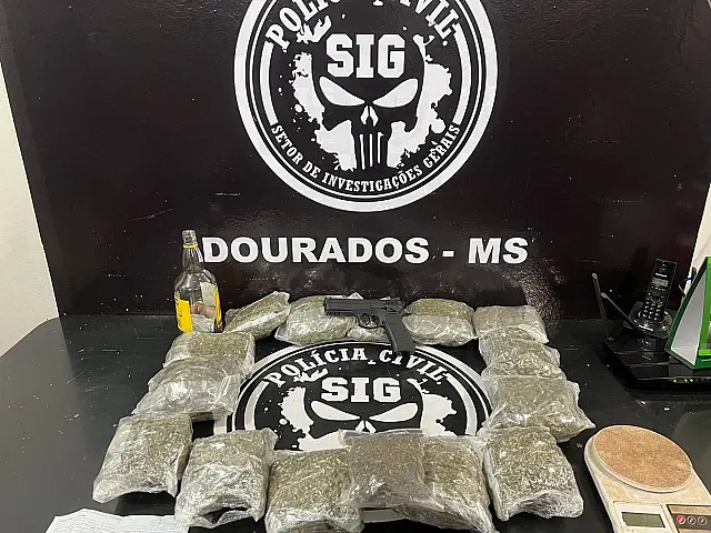 Polícia fecha boca de fumo no bairro Água Boa