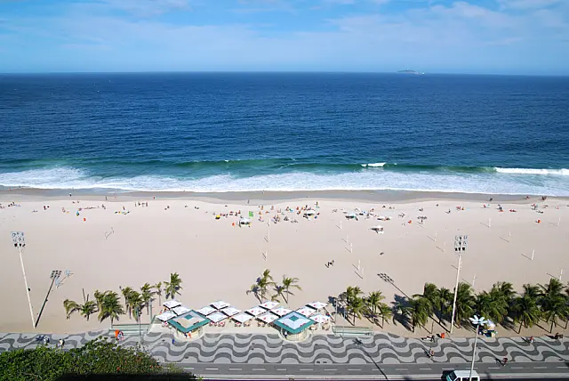 Vendedor ambulante é morto a tiros na Praia de Copacabana