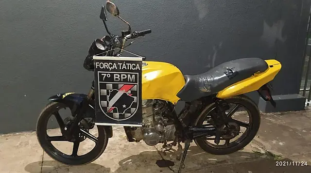 Traficante foge de abordagem da PM, mas acaba preso após cair de moto
