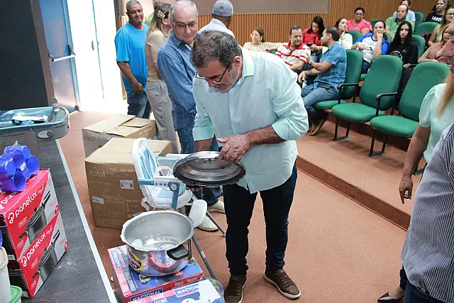 Anastácio entrega equipamentos para escolas e reforça compromisso com a educação