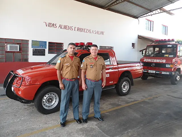 Bombeiros são homenageados por 25 anos de serviços prestados