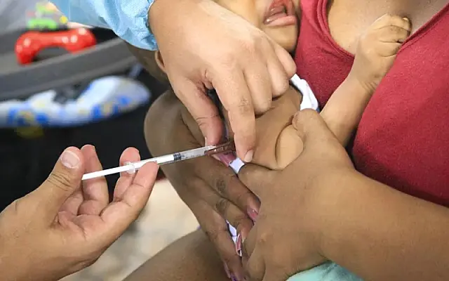 Multivacinação em crianças e adolescentes irá até o fim de novembro