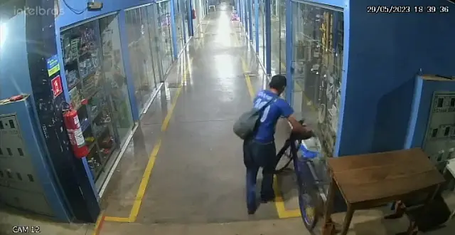 Ladrão aproveita distração e furta bolsa de comerciante no Shopping Barrackech