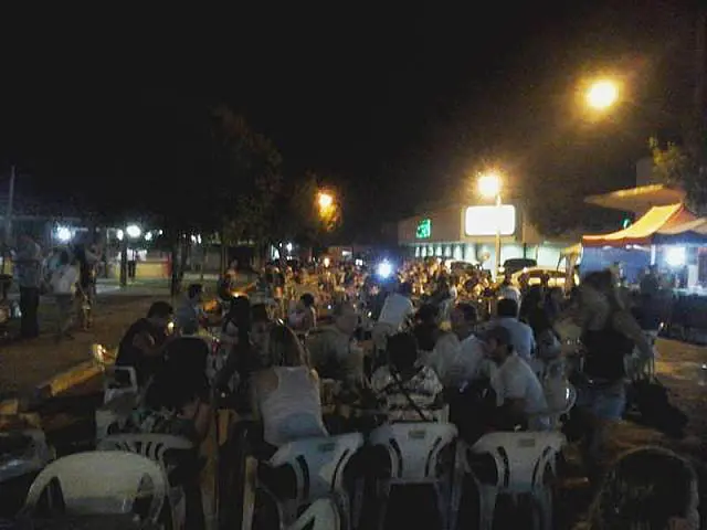 Show ao vivo e praça de alimentação são atrações de hoje na Feira