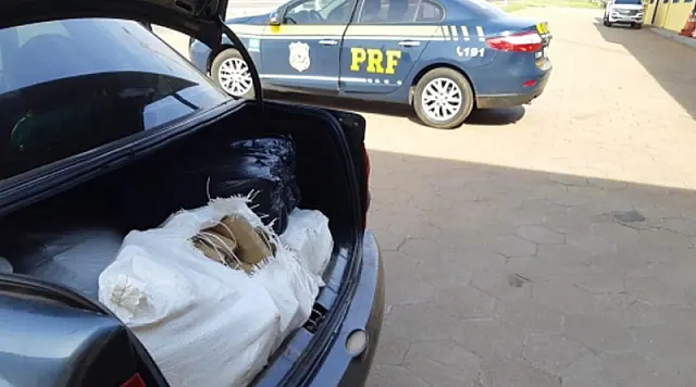 PRF apreende veículo ‘recheado’ com 300 kg de maconha